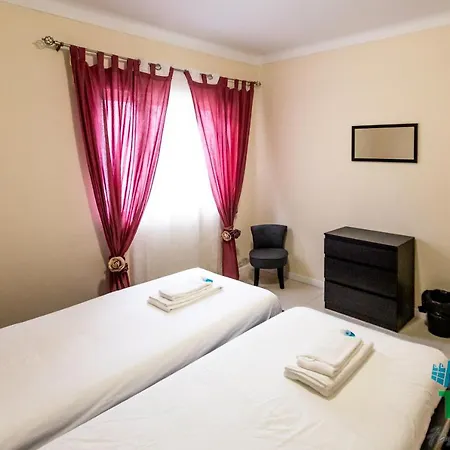 Rowfort - Al Apartment